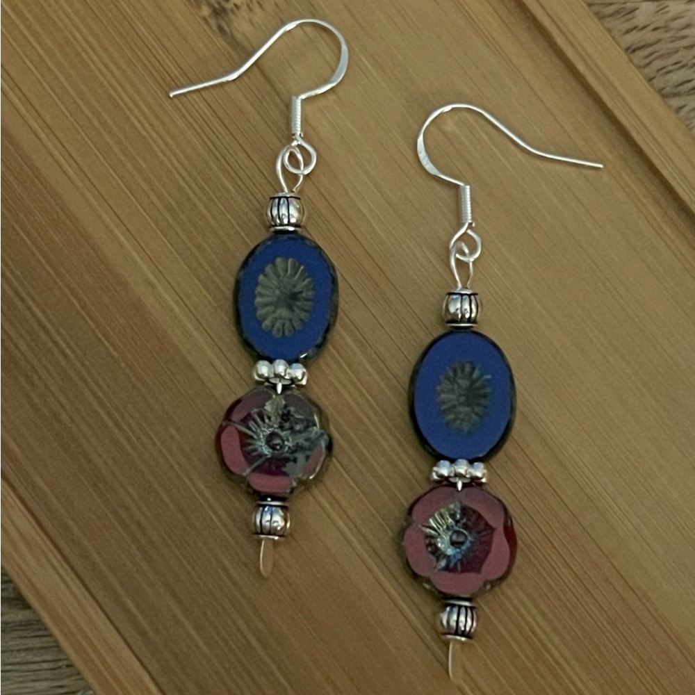 New Gorgeous Blue & Red Flower Czech Glass Earrings With 925 Silver French Hooks - Picture 8 of 9